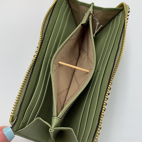 MICHAEL KORS JET SET TRAVEL LARGE THREE QUARTER ZIP WALLET LIGHT SAGE MULTI - Picture 7 of 16